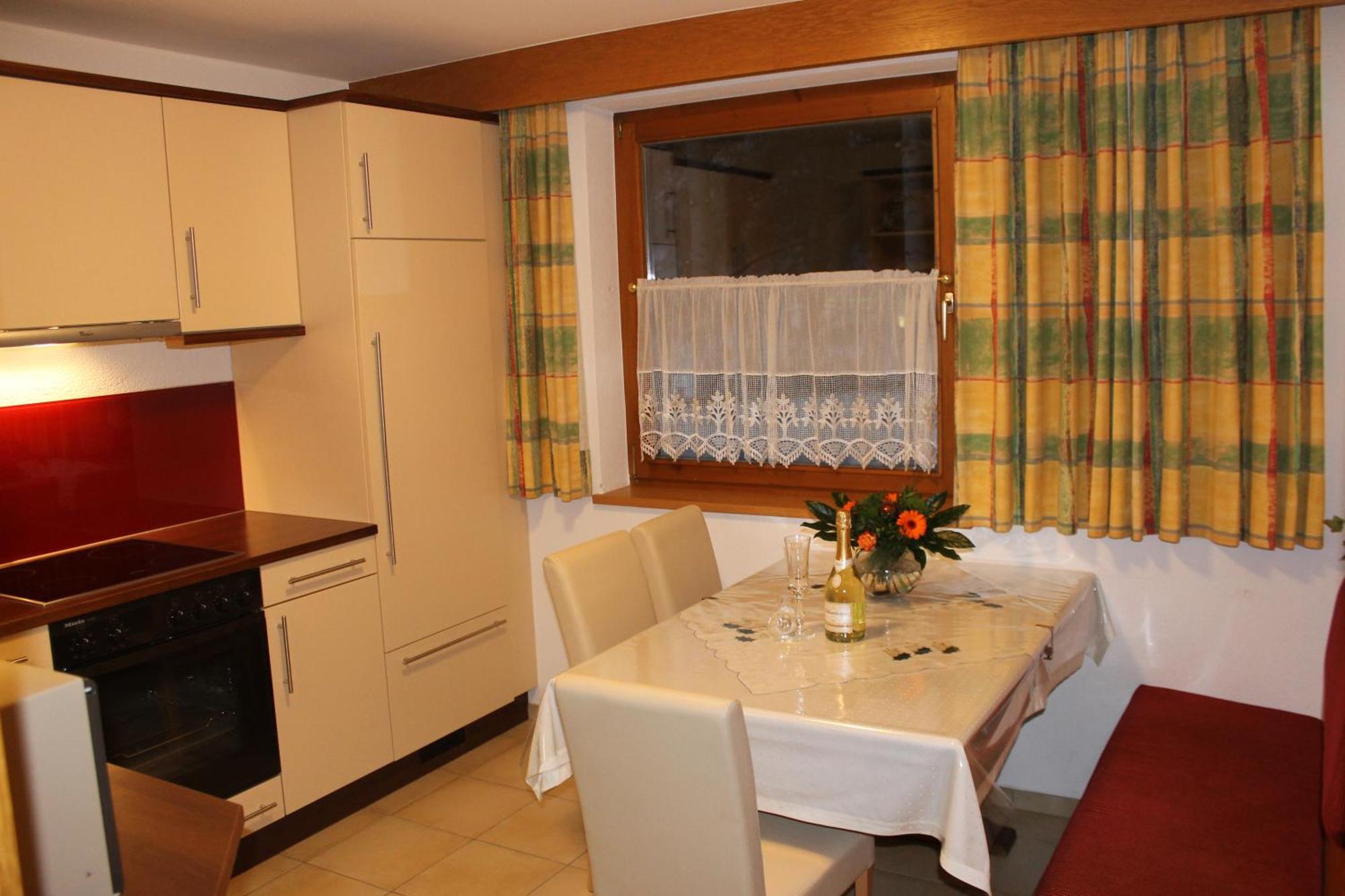 Appartements Zerzer Ried im Oberinntal Δωμάτιο φωτογραφία