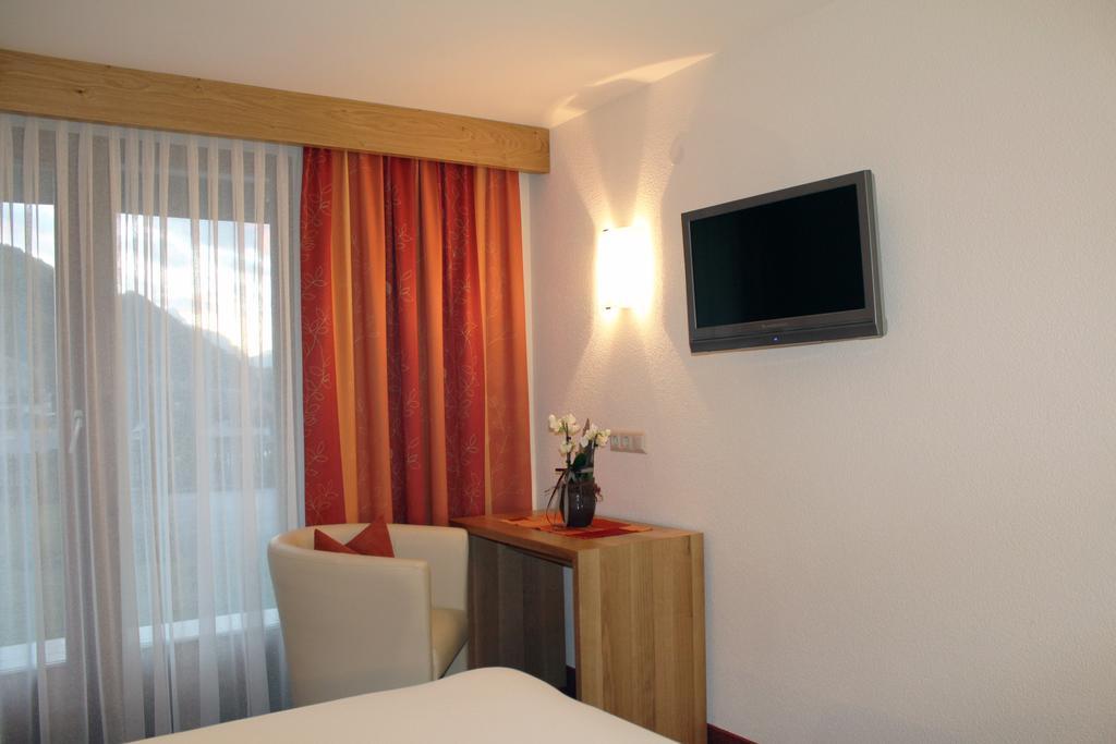 Appartements Zerzer Ried im Oberinntal Δωμάτιο φωτογραφία