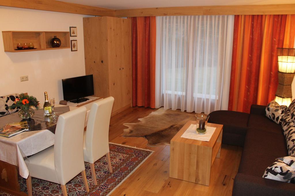 Appartements Zerzer Ried im Oberinntal Δωμάτιο φωτογραφία